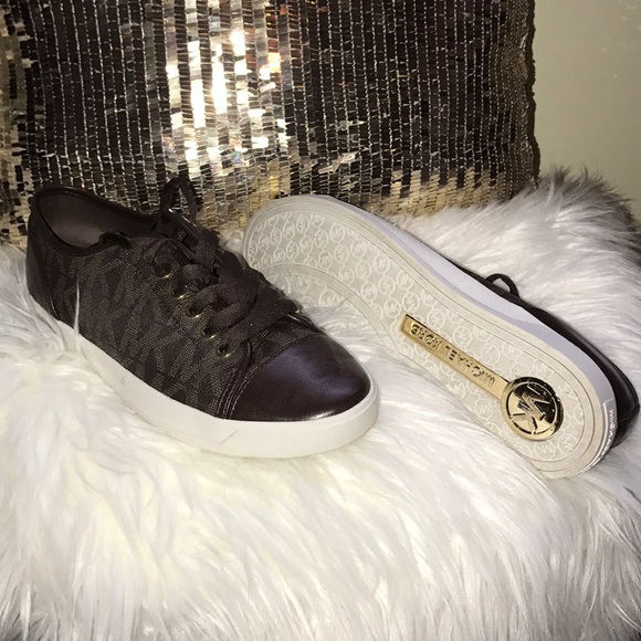 Sneakers - Picture 1 of 3